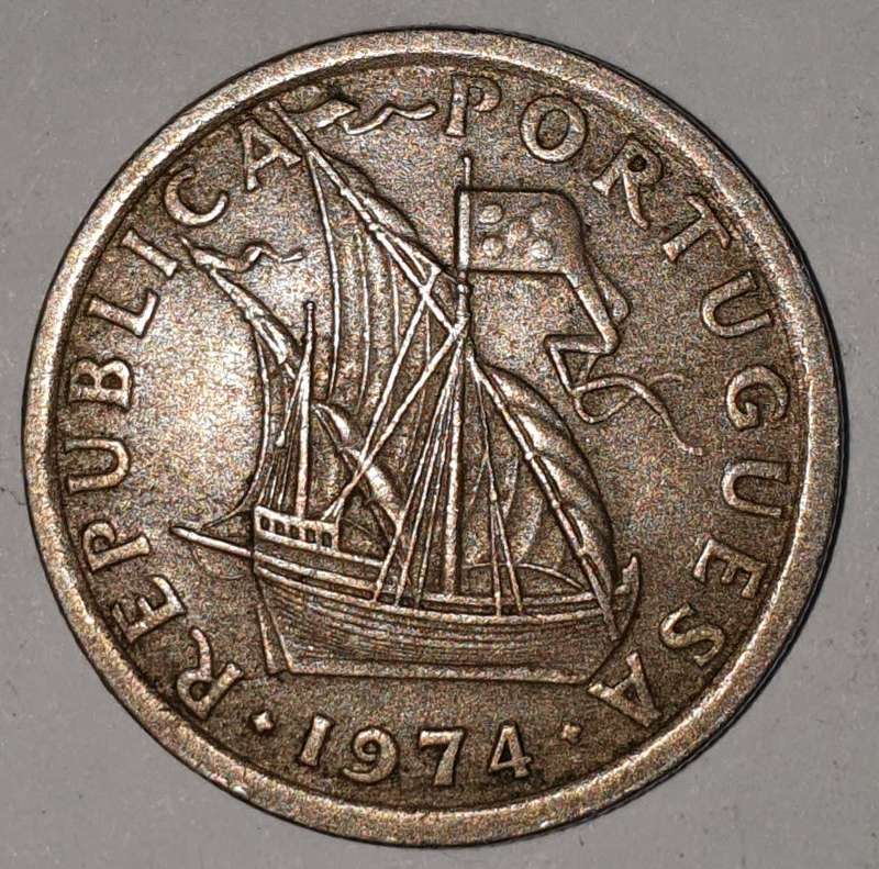 1974 - 2.5 ESCUDOS - 2$50 - 2 1/2 - PORTUGAL - PORTUGUESA - KM#590 - COPPER-NICKEL - PORTUGUESE
